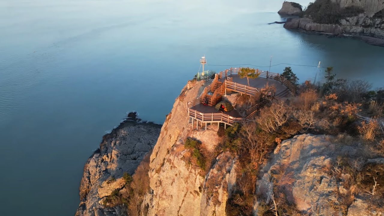 [백패킹, 4K] 해안 절벽 2층 데크 박지 | 초딩 백패킹 | 접도 말똥바위 백패킹 | 제너두 2.5 카키|전남 백패킹