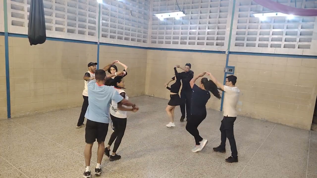 2025-11-08 CLASES DE BASICO SALSA CASINO