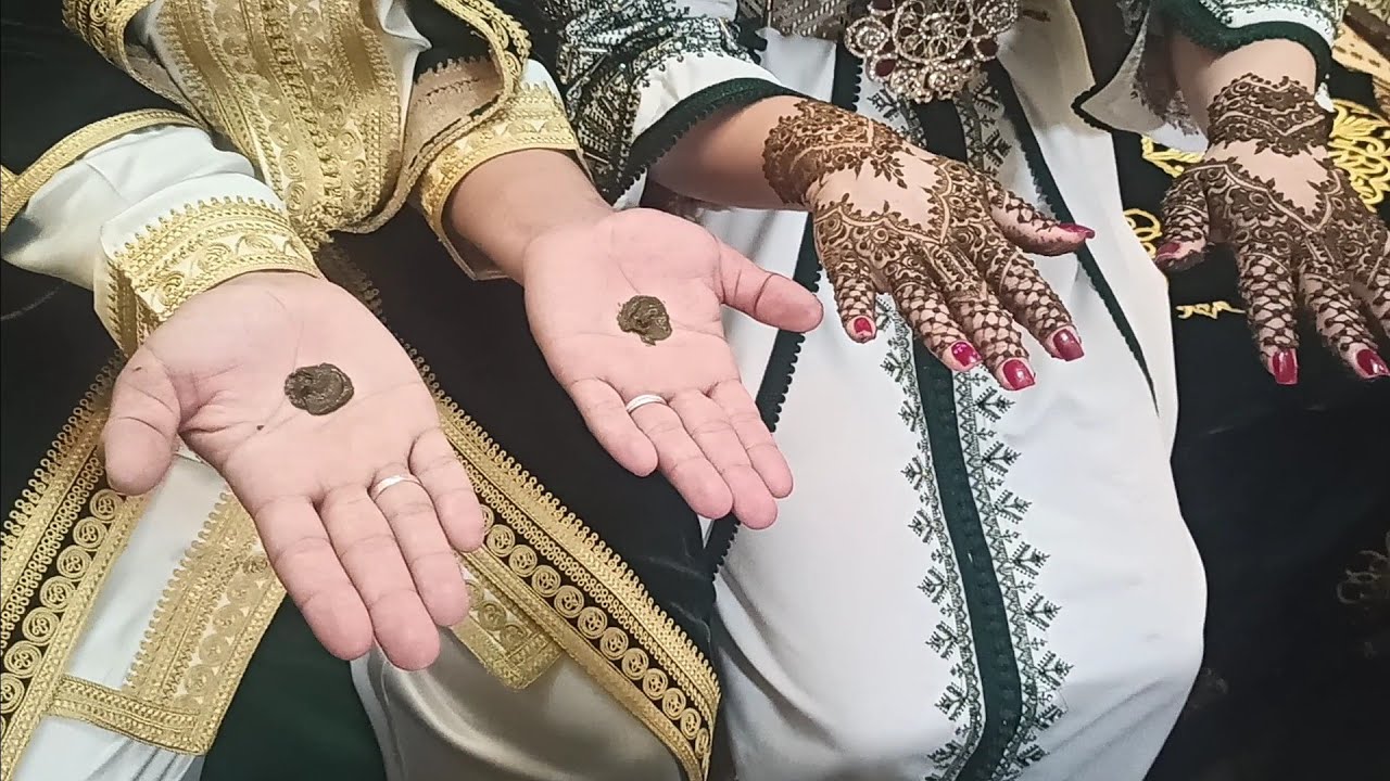يوم حناء العريس والعروس وتزين طابلة الحناء بتقاليد مغربية يوم رائع جدا 😍و جلسة الحناء بكل لوازمها🤩
