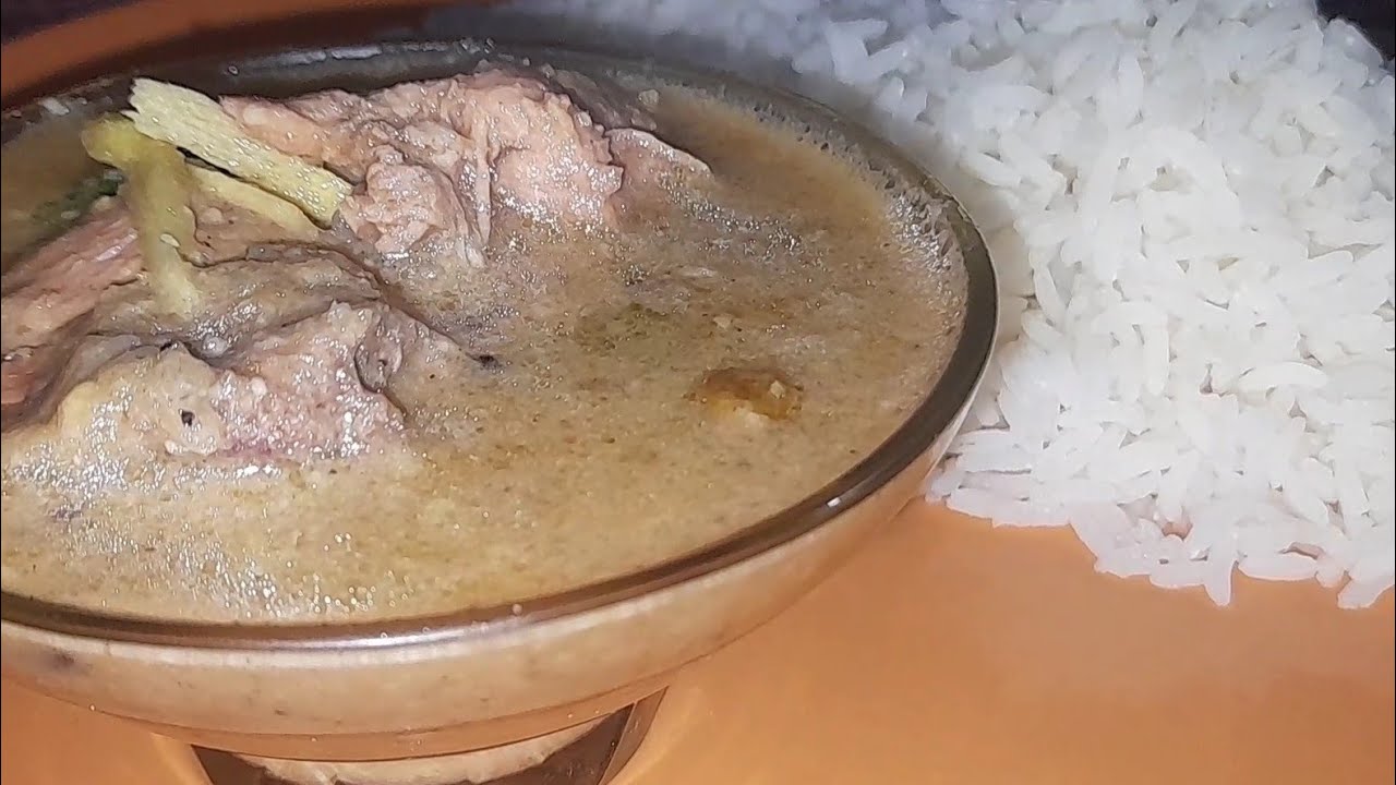 WHITE GRAVY CHICKEN. Banana toh banta hae 