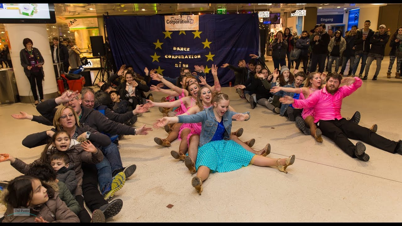 Dance Corporation in den Stachus Passagen 2018.