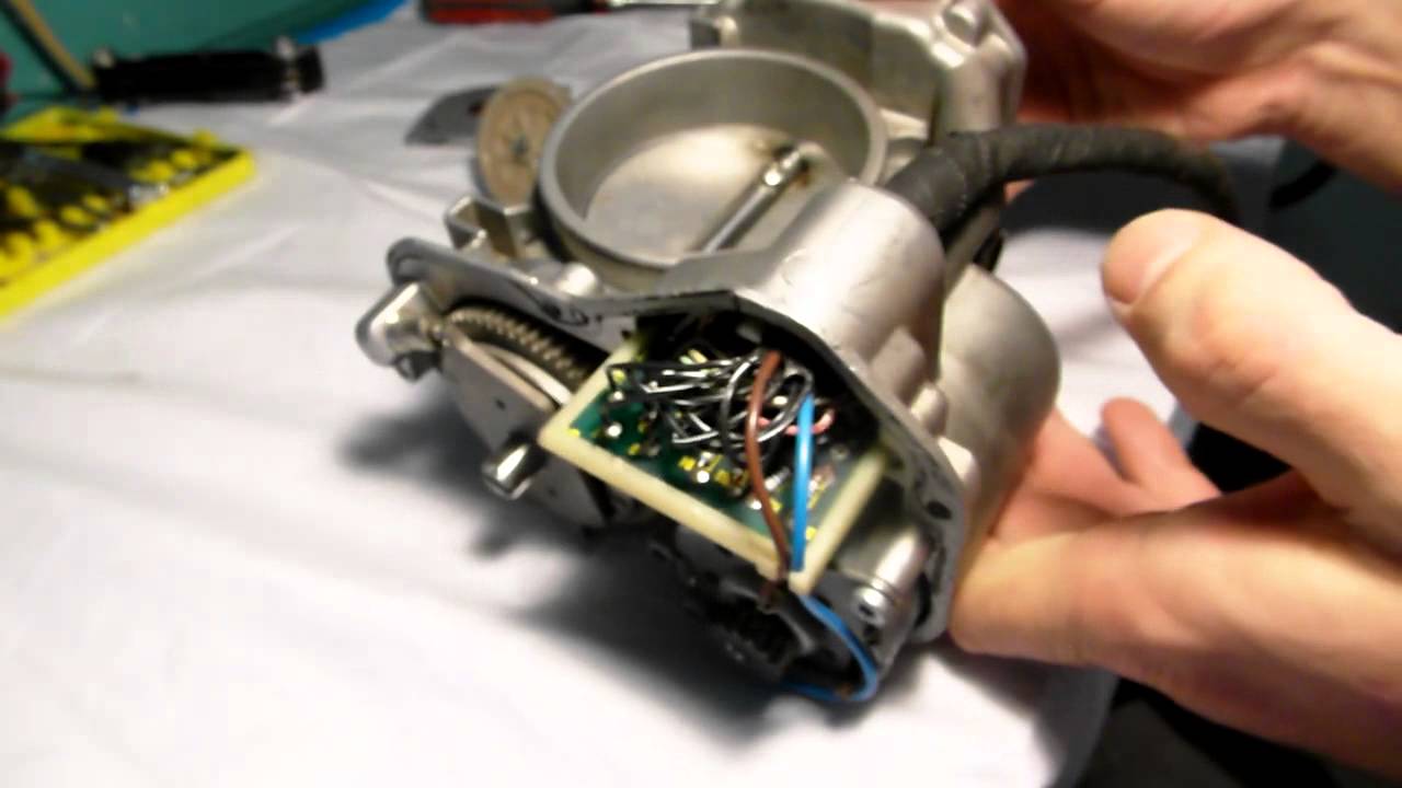 Привод дроссельной заслонки со стороны водителя для Mercedes V12. Демонстрация внутренних компоне...