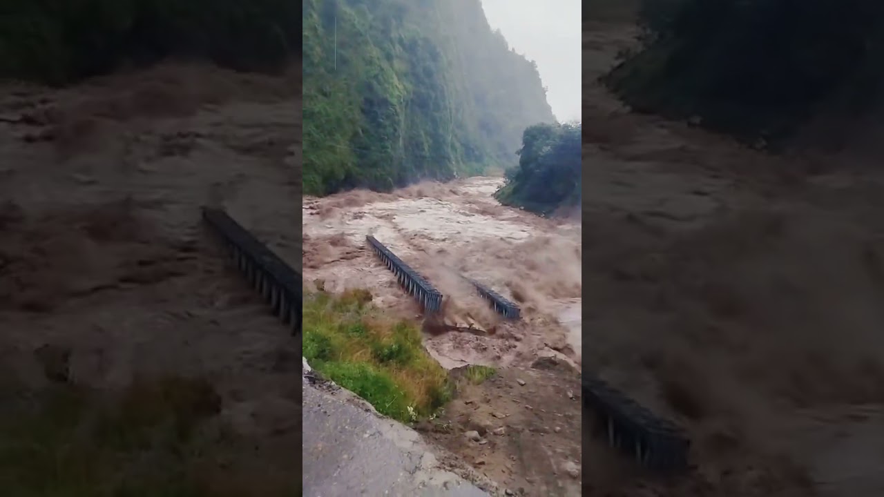 The power of floods #oddlysatisfying #flood #weather #extremeweather
