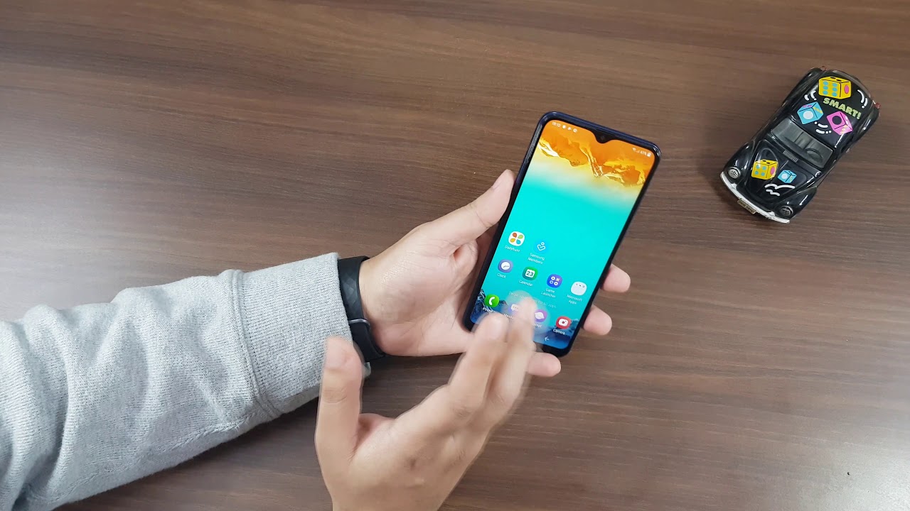 Samsung Galaxy M10: Unboxing Kaisa hai yeh smartphone? - Gadget Bridge Hindi