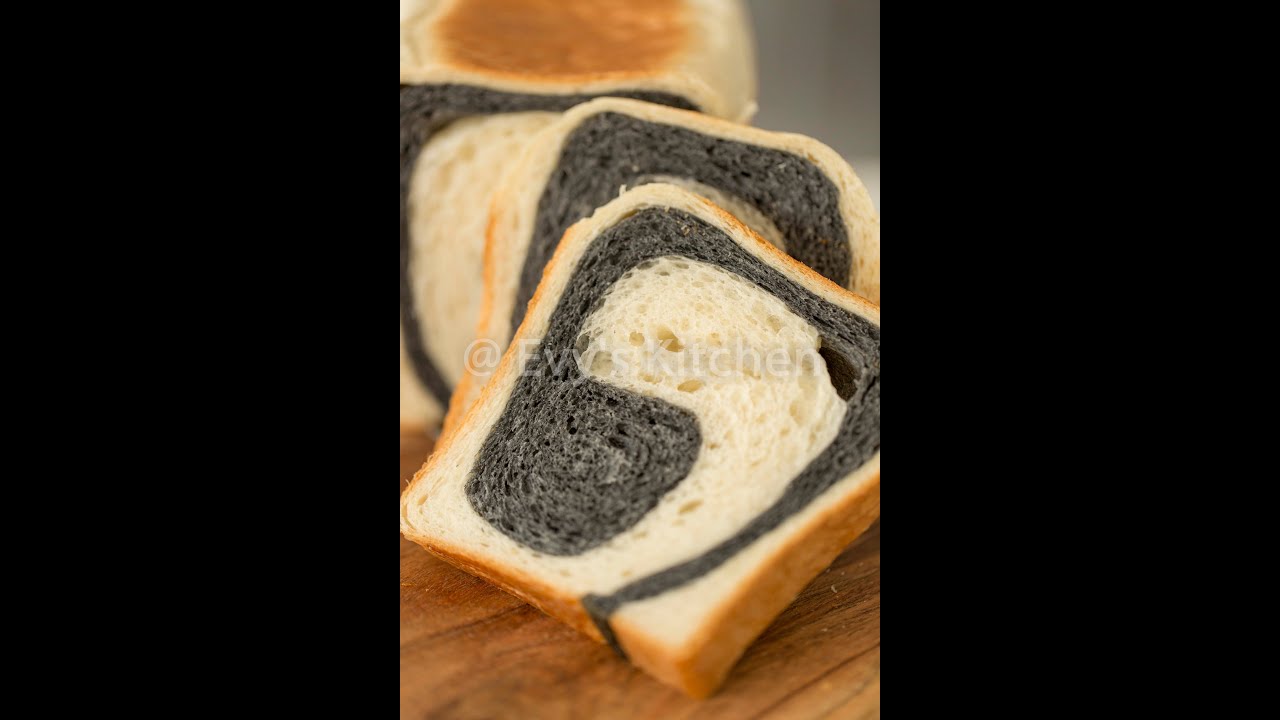 Charcoal Swirl Bread (Charcoal ပေါင်မုန့်လိပ်)