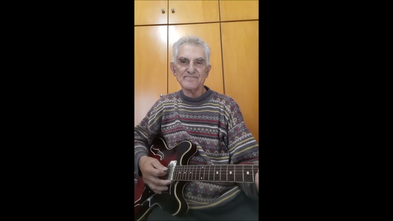 ΤΑΣΟΣ ΠΑΛΟΥΚΗΣ (Μερος 4) Τραγουδαει και παιζει με την κιθαρα του