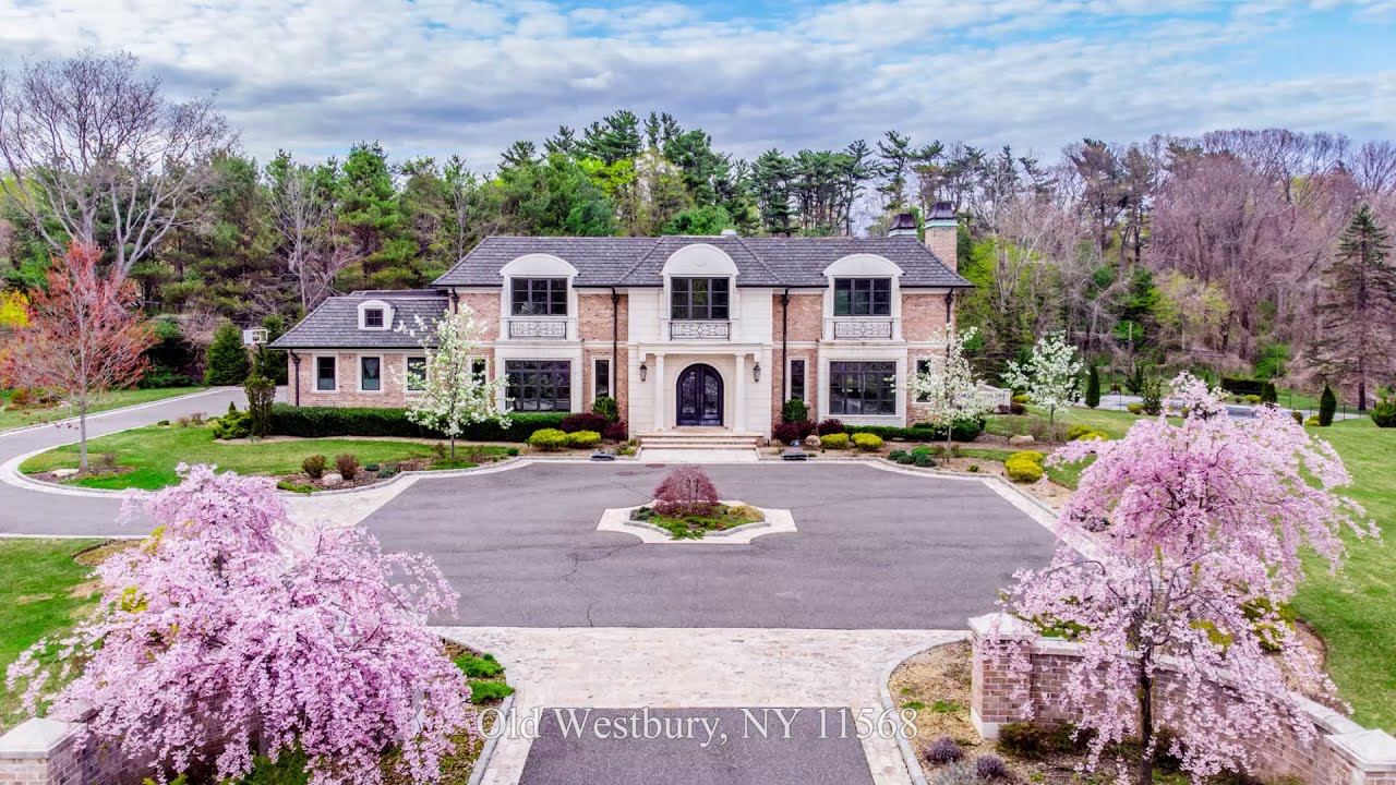 22 Rolling Hill Rd, Old Westbury $5,380,000