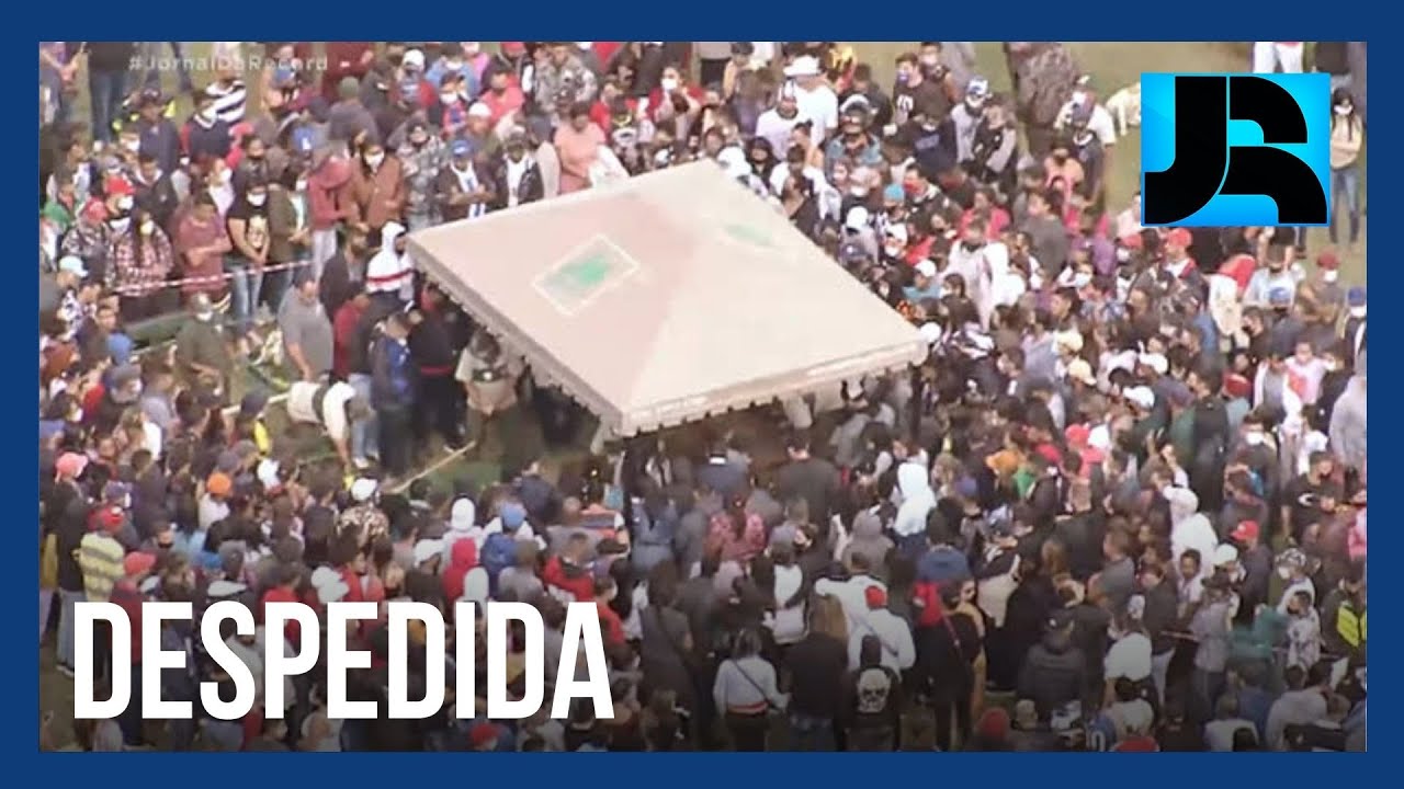 Em São Paulo, multidão de fãs acompanharam velório de MC Kevin