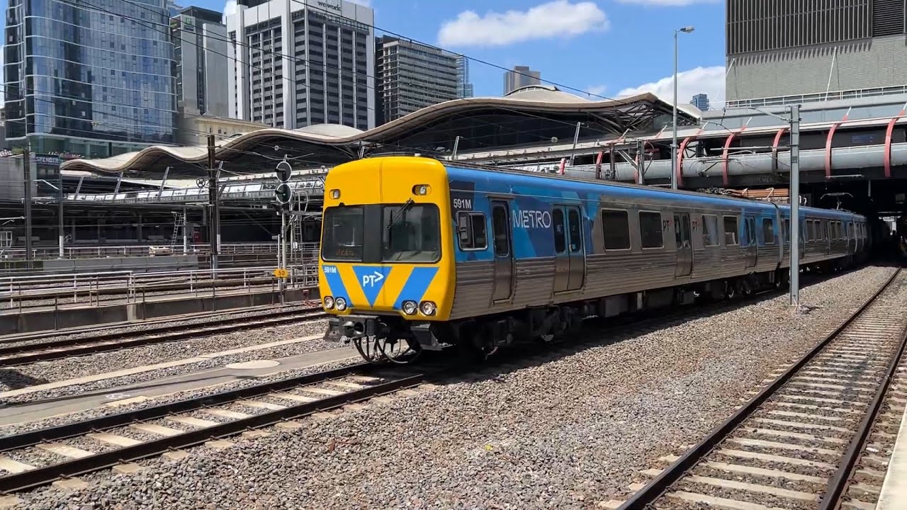 Metro Comeng Departing Southern Cross Station to Werribee