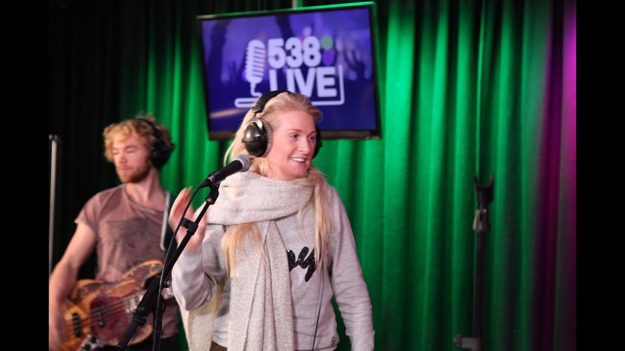 Miss Montreal - Being Alone At Christmas | Live bij Evers Staat Op