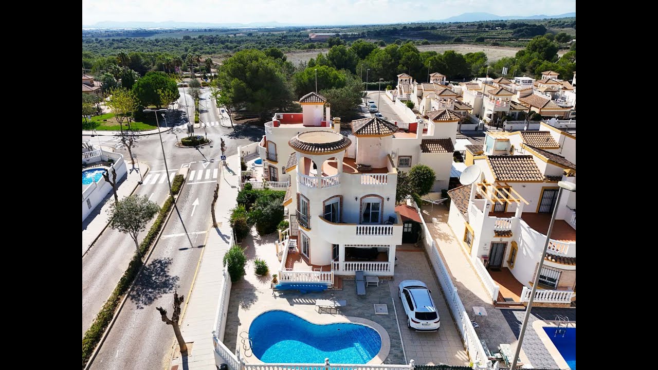Detached Villa for sale in Pinar de Campoverde