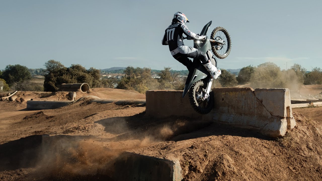 Тэдди Блазусяк разрабатывает Stark VARG Enduro!