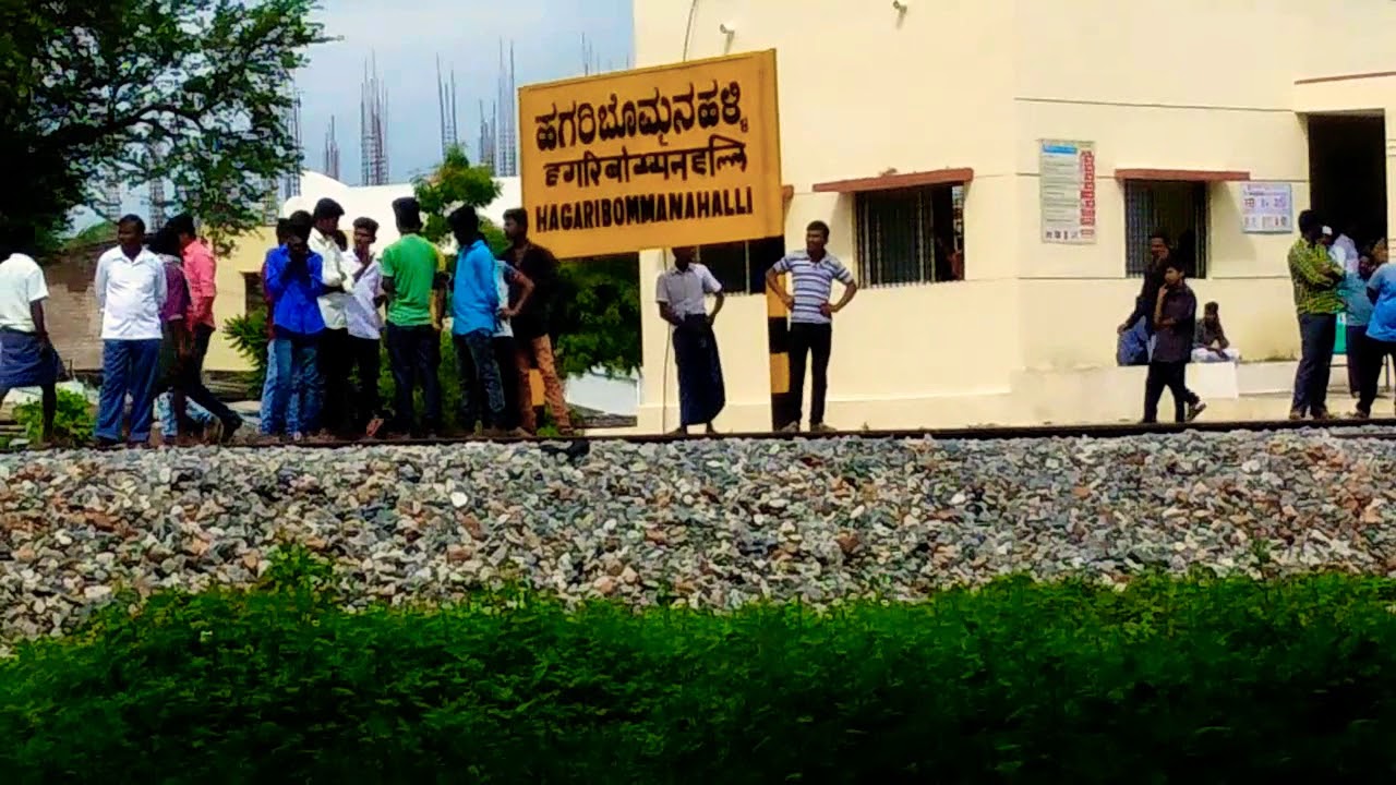 Hagaribommanahalli railway station(harihara-kotturu-hospete) time 10:10 arrival
