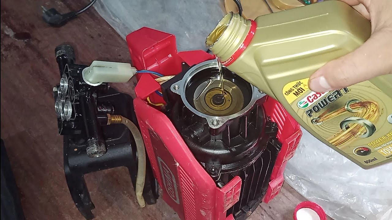 Thay nhớt cho máy rửa xe cao áp | Nên thay nhớt mới khi sử dụng lâu ngày tháng