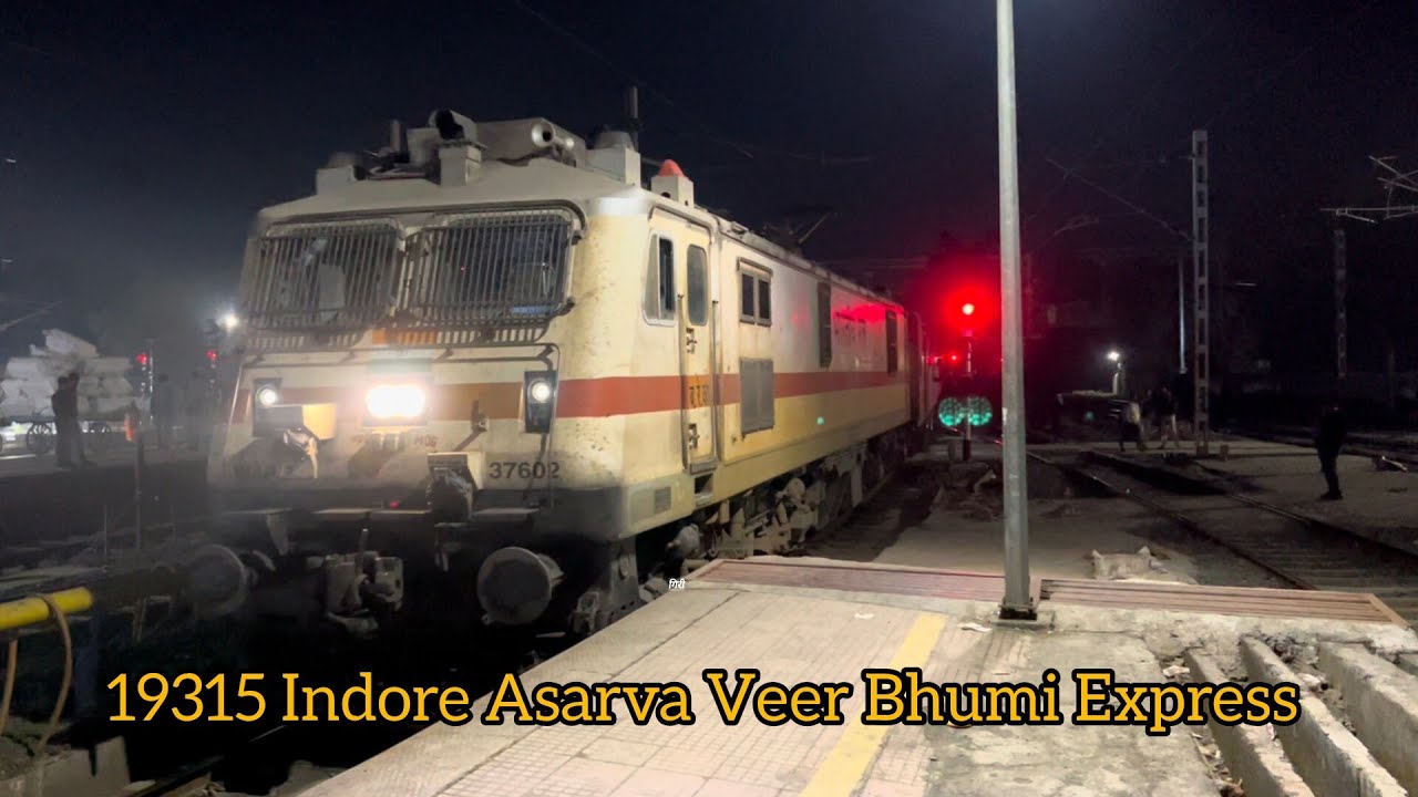 19315 Indore Asarva Veer Bhumi Express Arrival From Ujjain Junction #journey #train #railway #ujjain