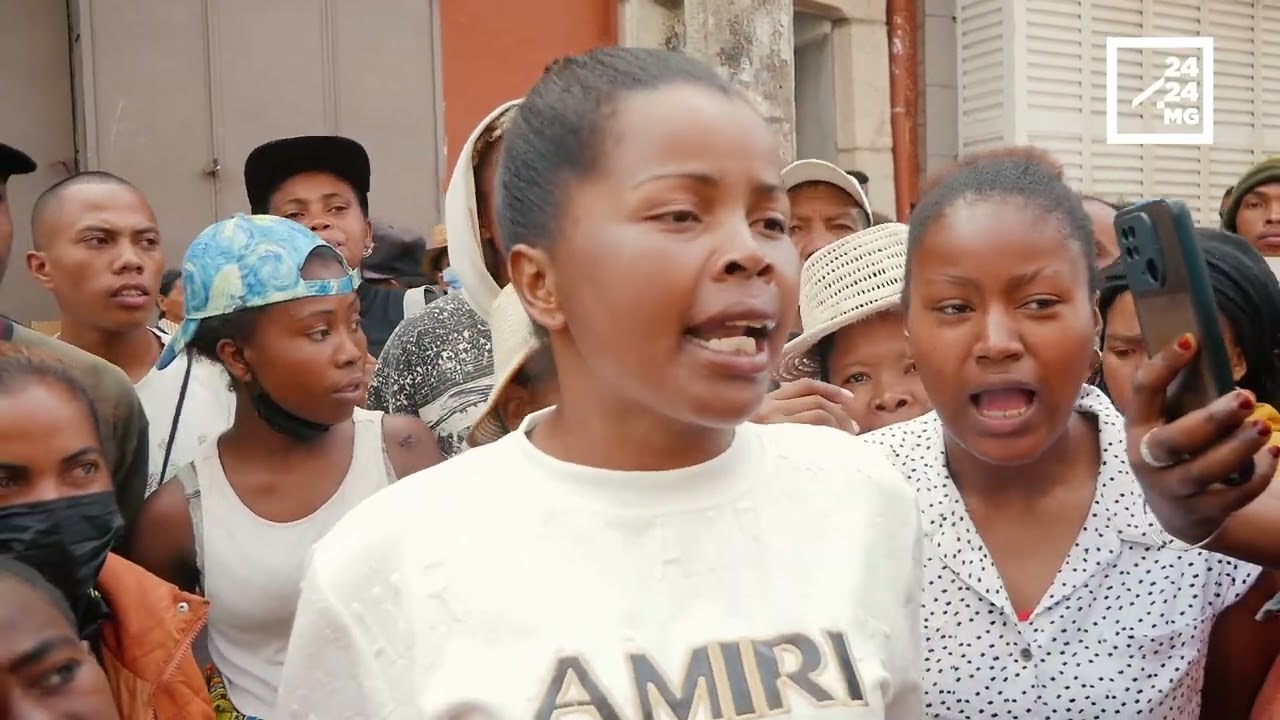 ANTANANARIVO : Des marchands de rue dans la rue pour une manifestation de contestation