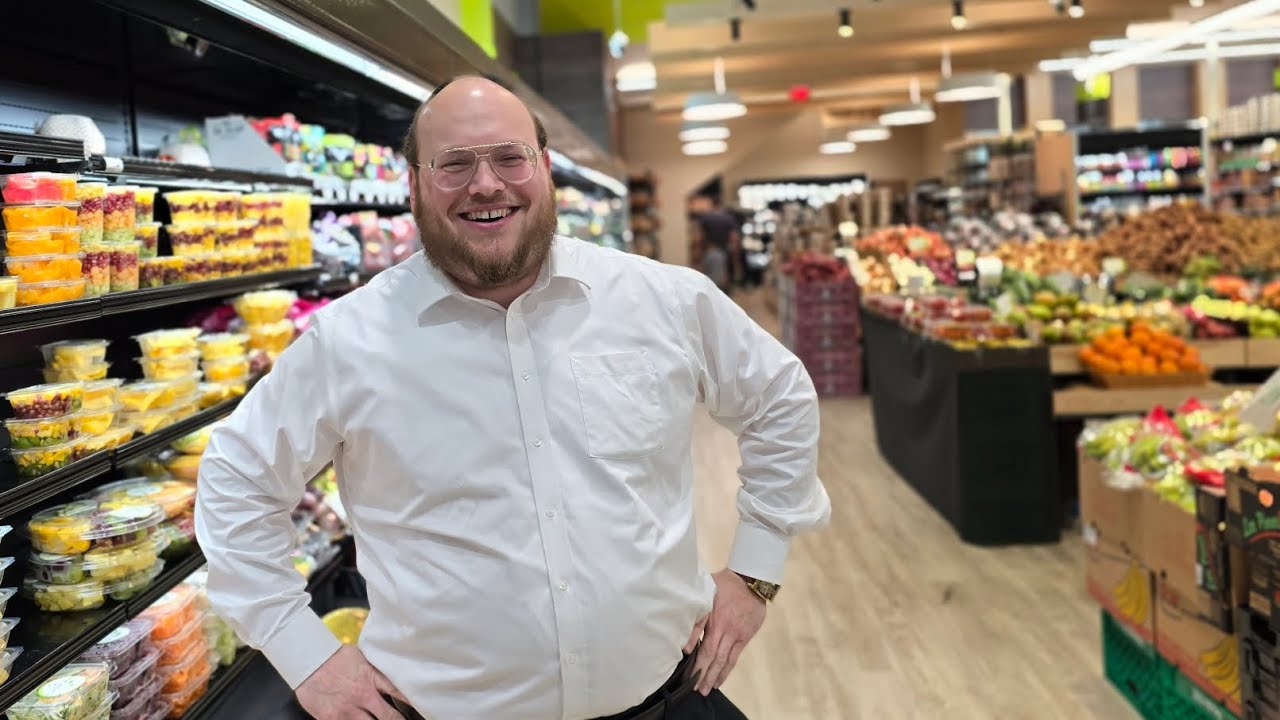Actor Yoel Hersh Fuchs talks about the איבערן שטעטל mission to make tickets accessible to everyone