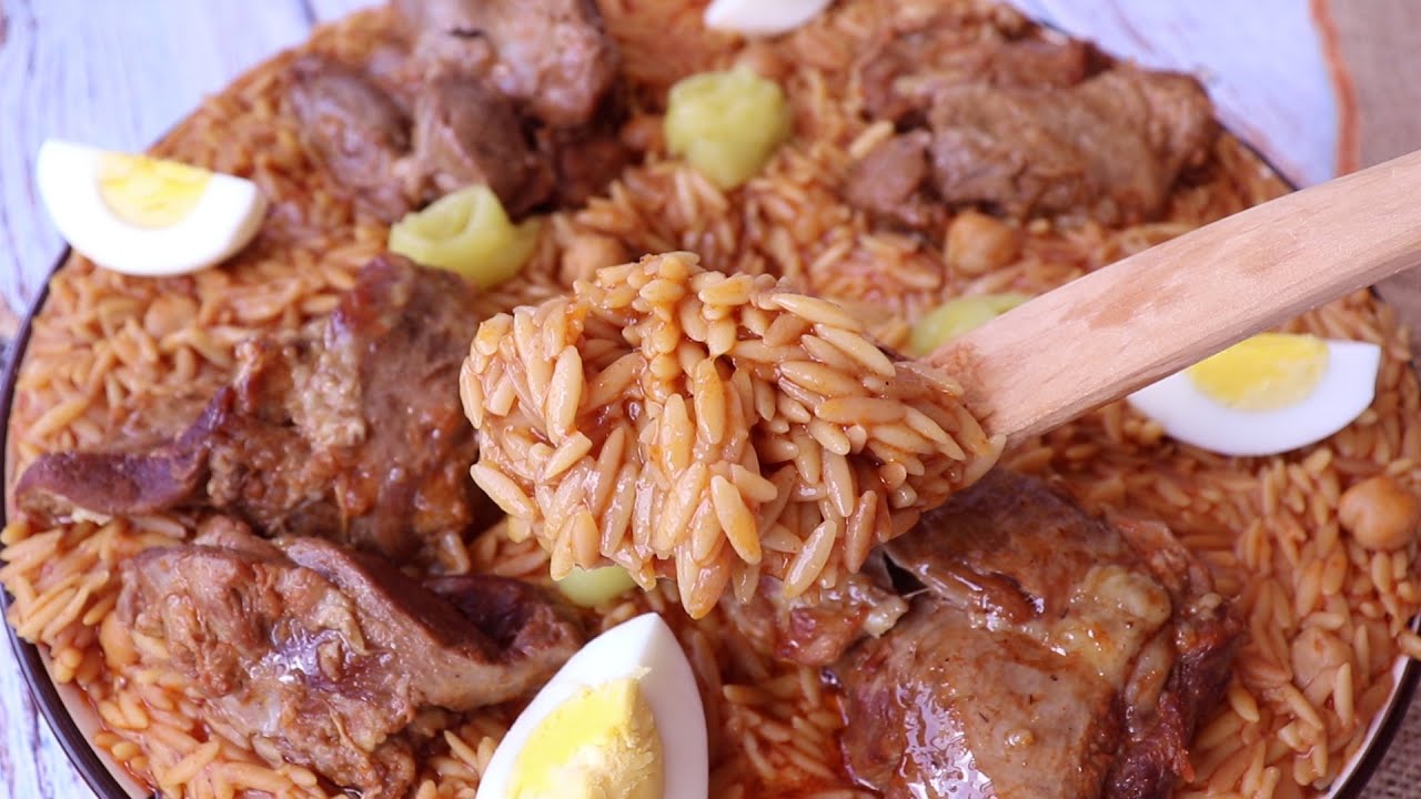 تليتلي (لسان الطير) بمرق أحمر و لحم الخروف  Tlitli en sauce rouge et viande d'agneau
