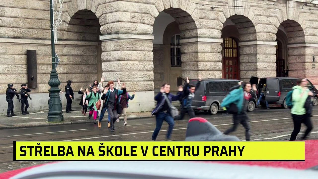 Střelba na Filozofické fakultě: Na místě jsou mrtví a zranění, studenti se ukrývají v učebnách