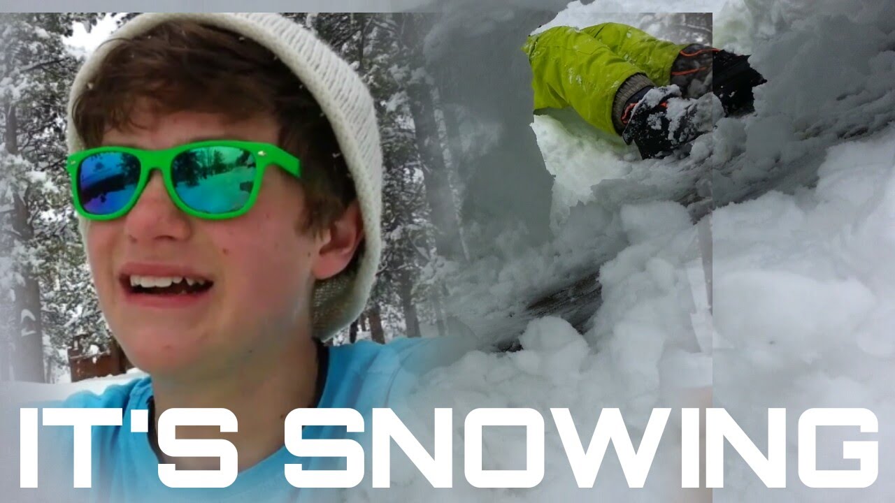 VLOG FUNNY MOMENTS, It's Snowing, Snow Bath Challenge, Went Down My Back, Snow Fort