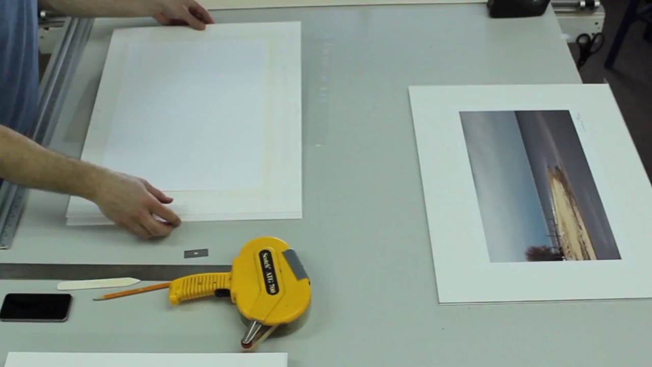 &Eacute;tapes de finition d'un encadrement pour photo