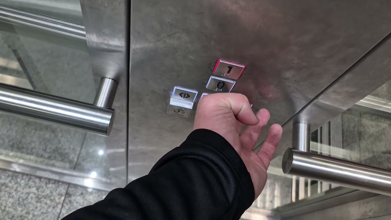 Retake of Schindler 5500 Lift at Katowice International Airport in Pyrzowice Poland 🇵🇱  Terminal A