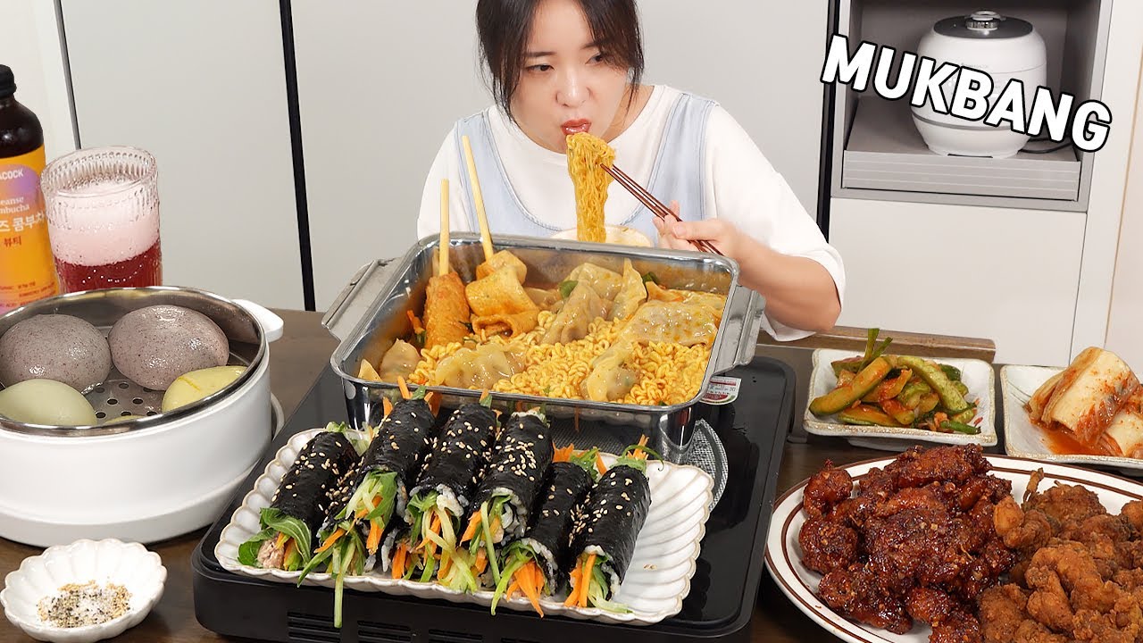 готовим мукбанг :) острая лапша с клецками, приправленная курица, овощной кимбап из тунца