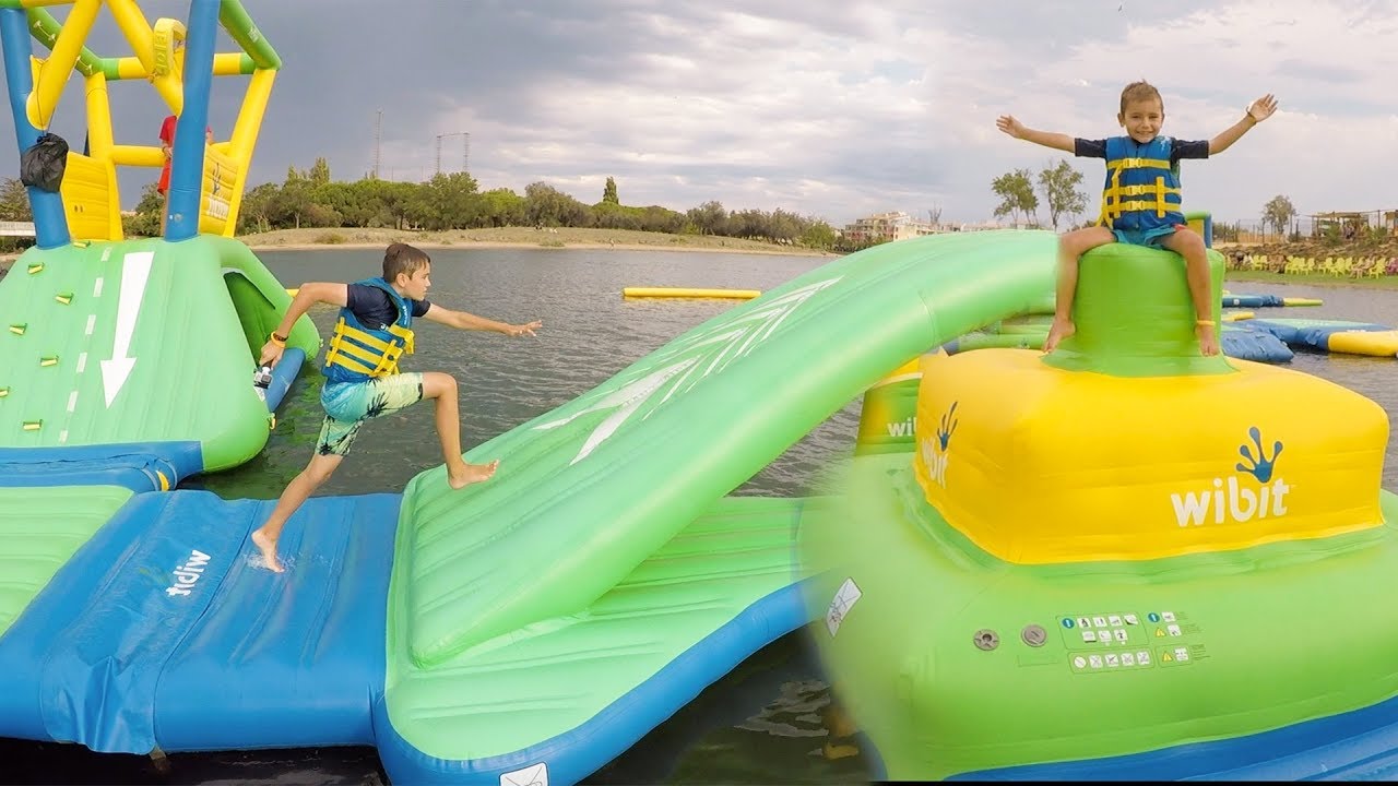 PARC AQUATIQUE GONFLABLE AQUAPARK - Fun Water Park sur la Mer