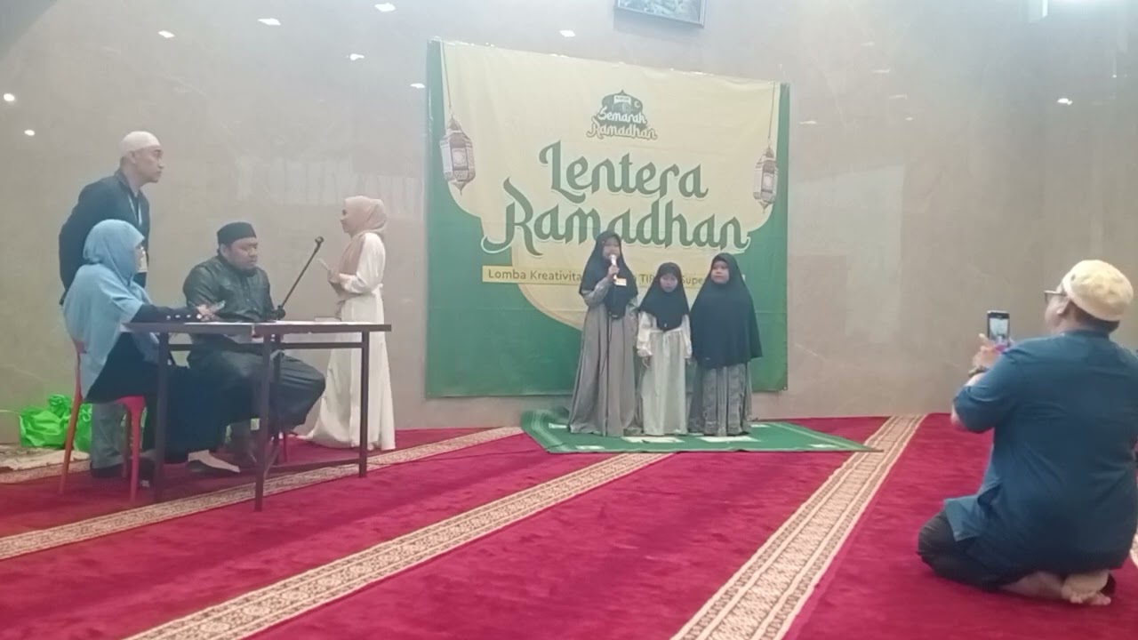Aarifah,Kanaya,hafshah lomba estafet sambung ayat 
