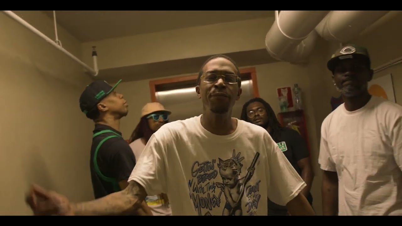 AO2 -UP(Official Video)