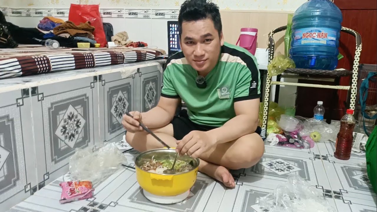 Bún Mắm Cà Mau Ăn Đêm: Hương Vị Đậm Đà Ngay Trong Nhà Nghỉ Rạch Gốc!