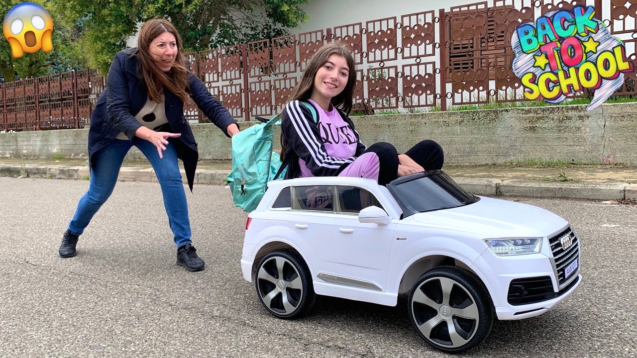 ELENA VA A SCUOLA CON LA SUA MACCHININA NUOVA!! *mamma si è arrabbiata*