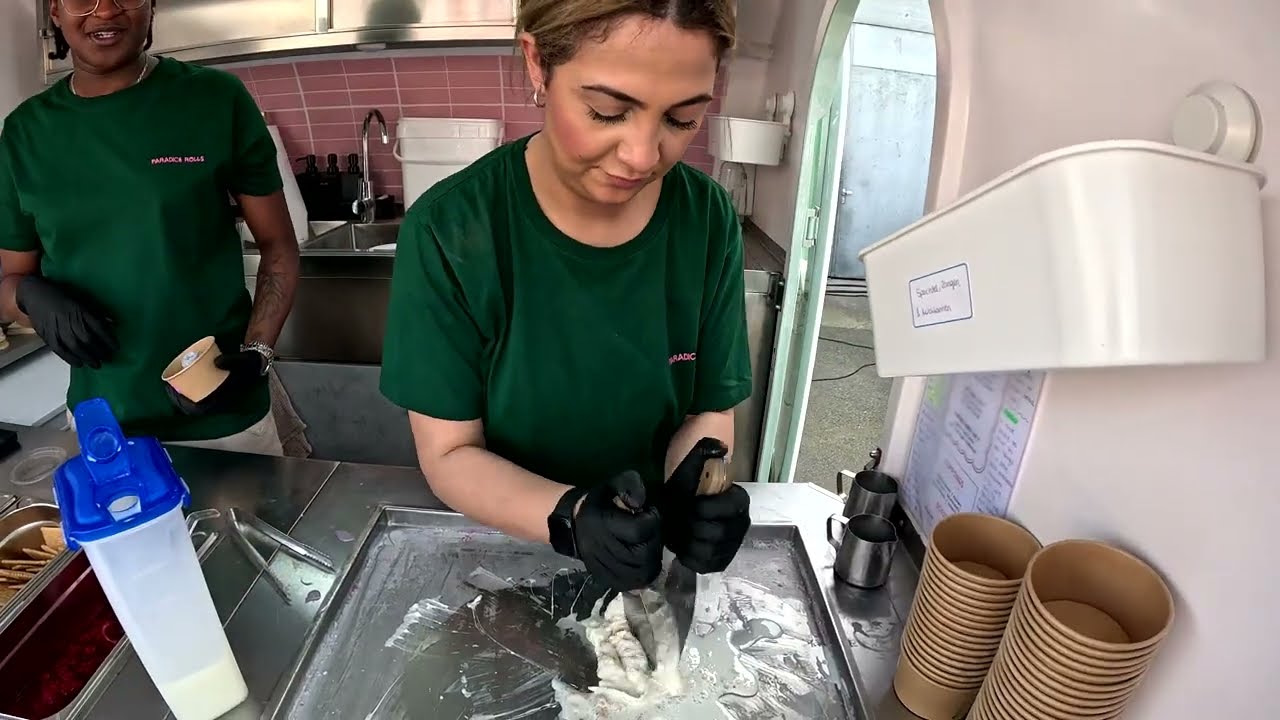 Фестиваль уличной еды в Германии с различными кулинарными блюдами со всего мира