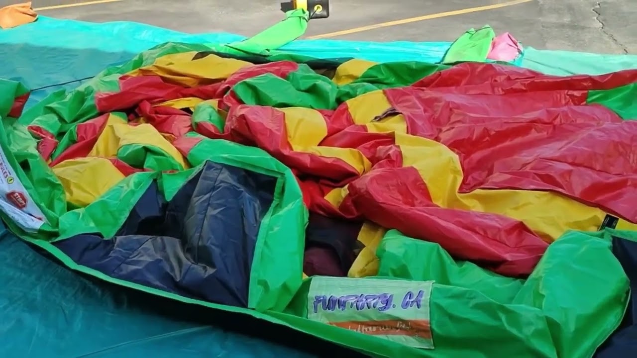 D&eacute;gonfler et plier un Jeu Gonflable avec Funparty - Deflate and Fold Inflatable Bouncy house