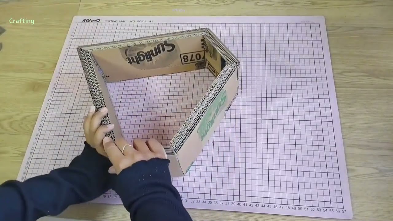 DIY Floating Wall Shelf Beautiful Upcycled Decor Ideas_R