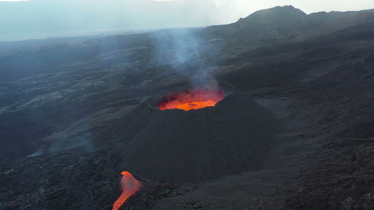 Eruption au Piton de la Fournaise, au 1er janvier 2022