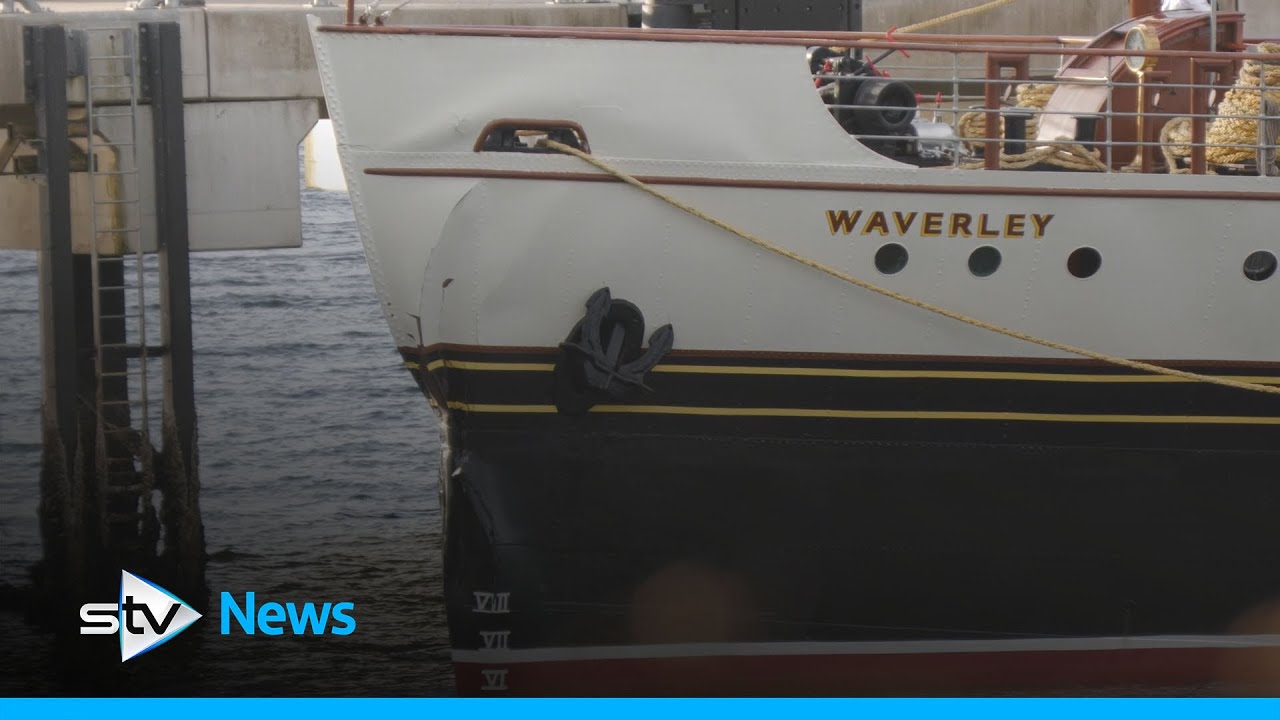 Waverley paddle steamer crashes into pier on Arran