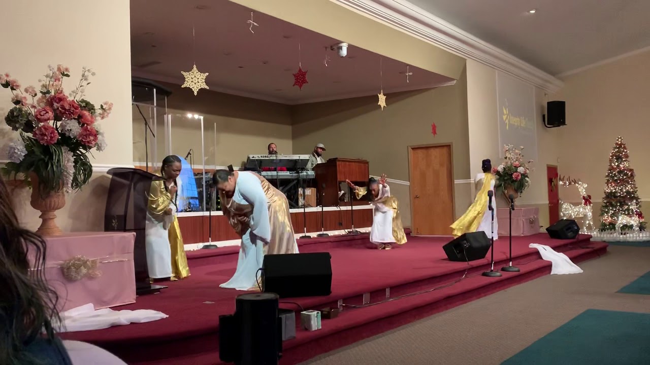Now Behold The Lamb (Praise Dance) by Kirk Franklin