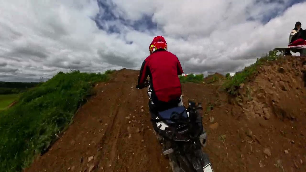 Crosstrecke beim Motorsporthaus Arnold mit der Africatwin CRF 1100l ES DCT