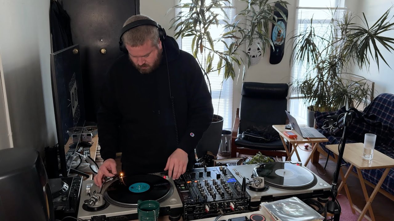 LIVING ROOM SESSIONS - 80s 90s House & Techno 