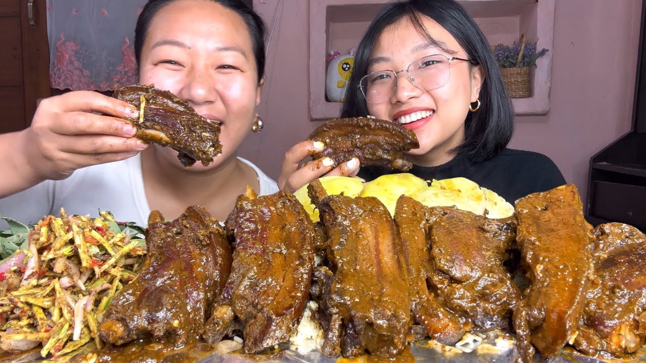 First Time Trying Anishi With Smoked Pork || Naga Food || Yongchak Singju / Stink Bean Chutney ||