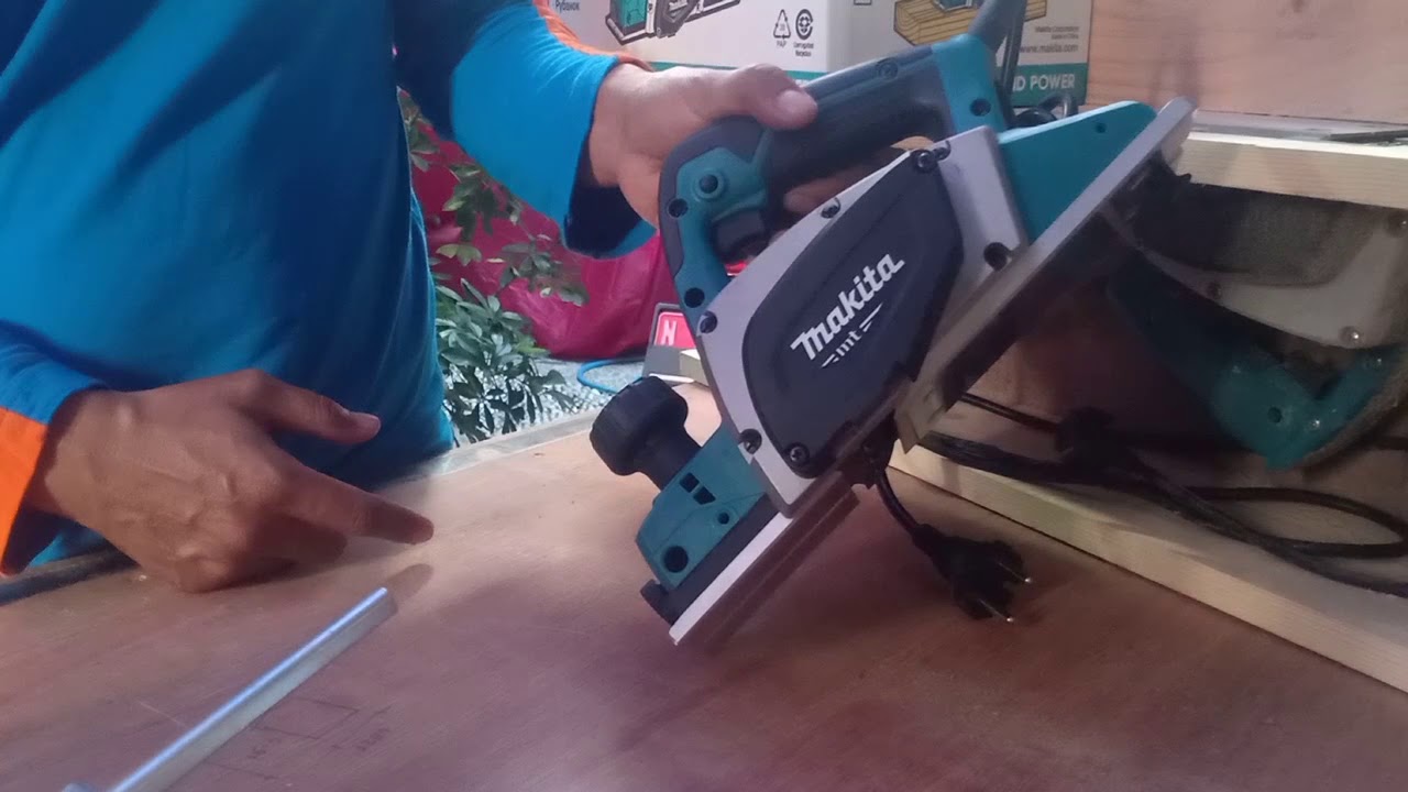 Review mesin planer Makita M1901