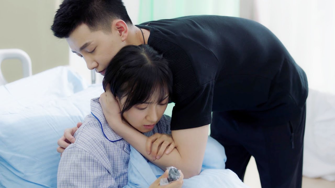 🏓【MOVIE】灰姑娘被困火場險些喪命，霸總擔心壞了，這才意識到她對自己有多重要 #追球 #ChasingLove #好看中国电视剧 #爱情