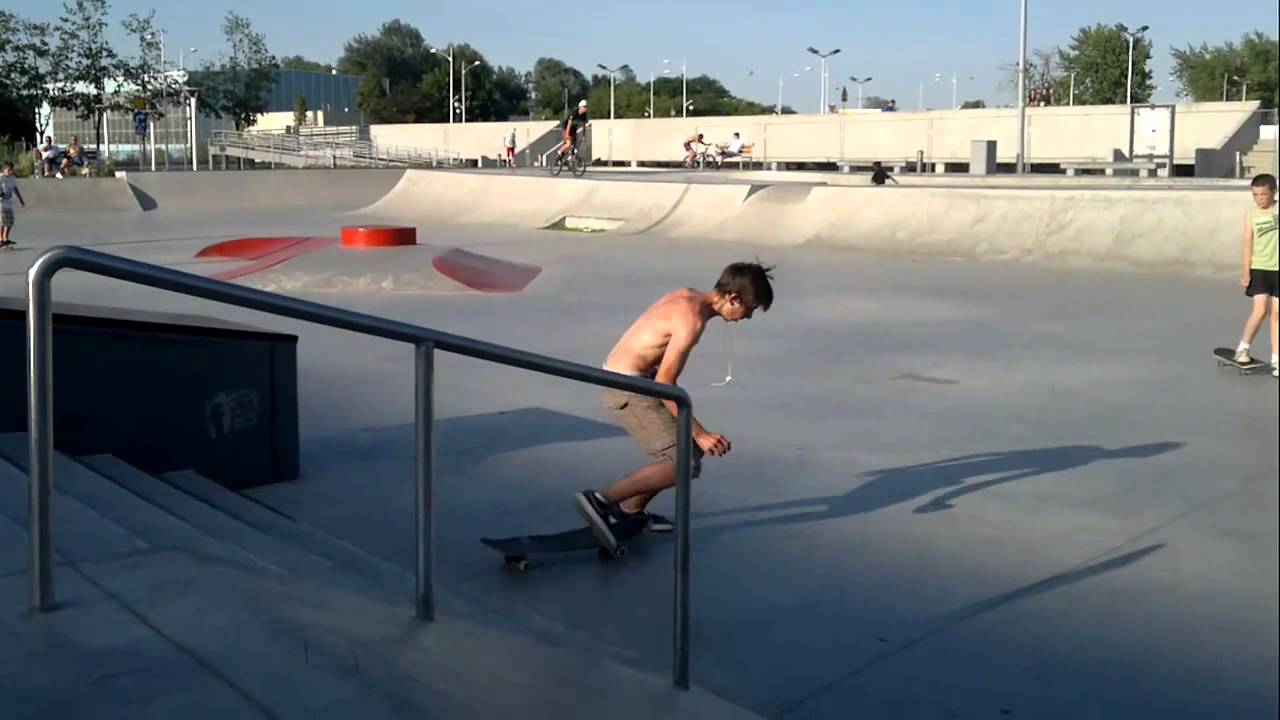Bartek i kickflip z 5 :/