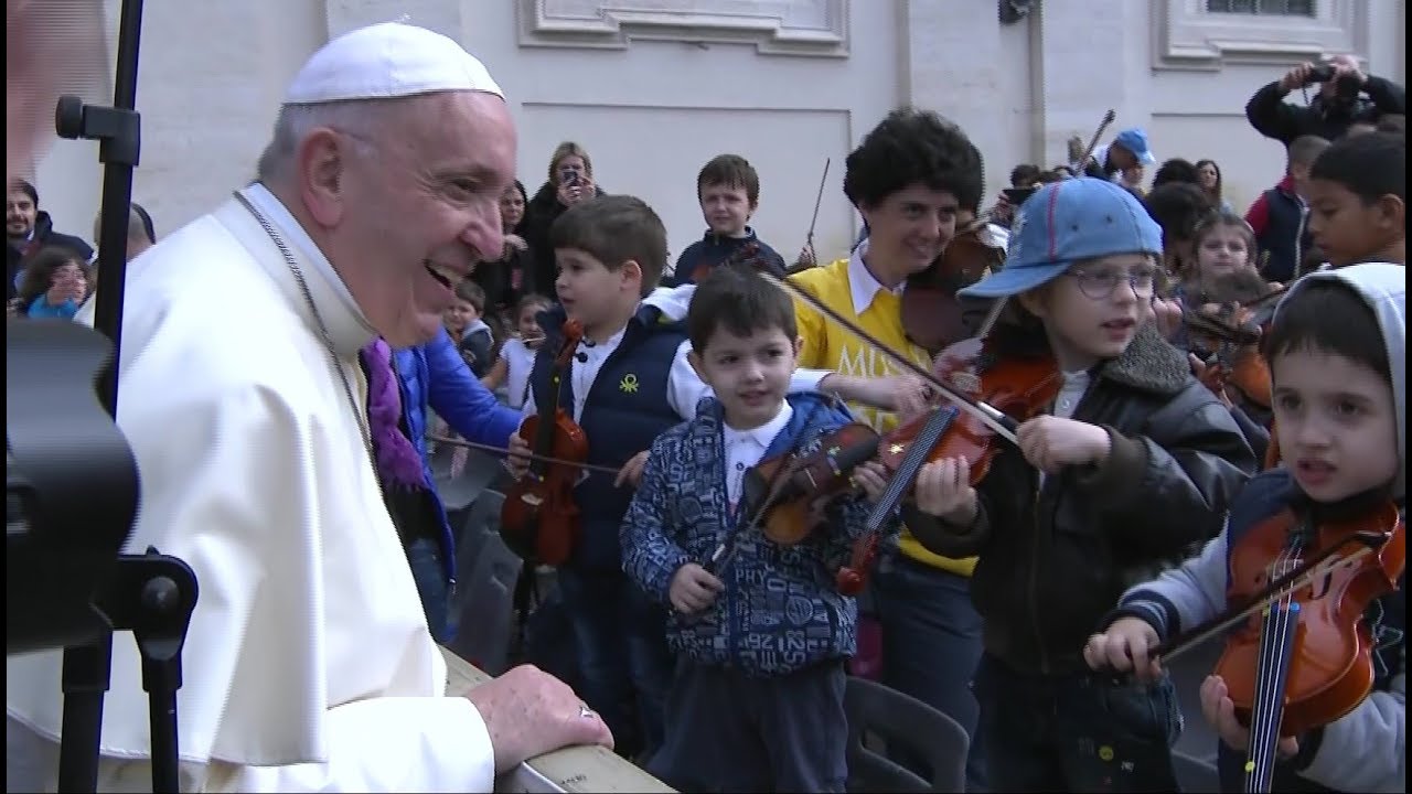 Pope Francis: teach children how to correctly make the sign of the Cross