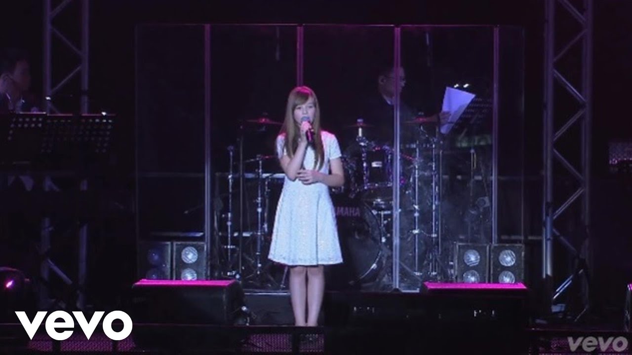 Connie Talbot - Colours of the Wind (live)
