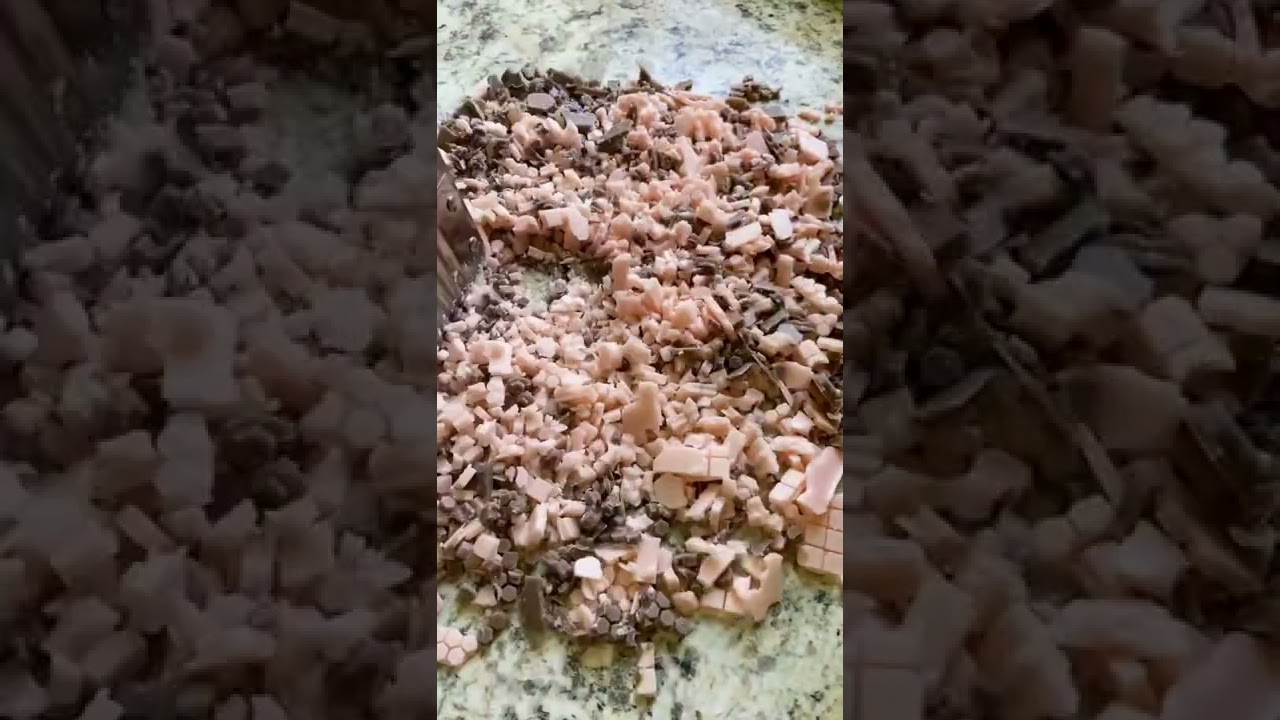 Making wax melts into a &ldquo;pie crust&rdquo; 😍 #crumble #chop #crafty #shorts