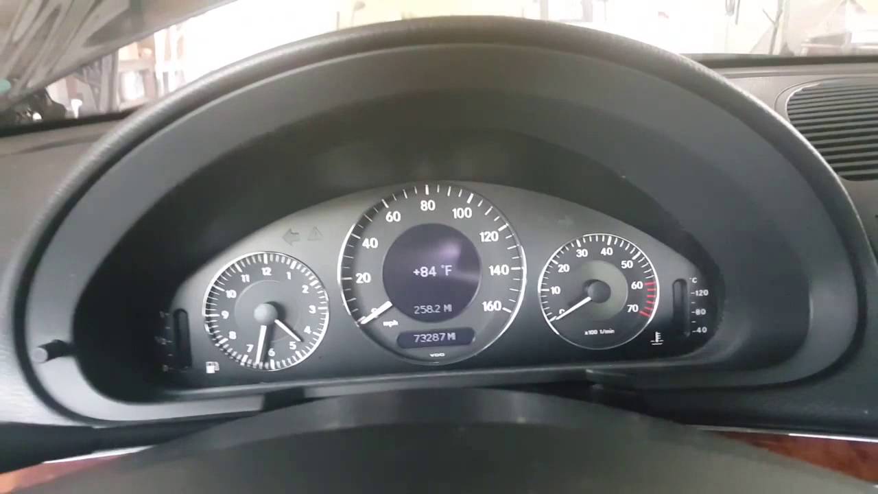 Как проверить уровень масла в Mercedes Benz E320 2003 года выпуска