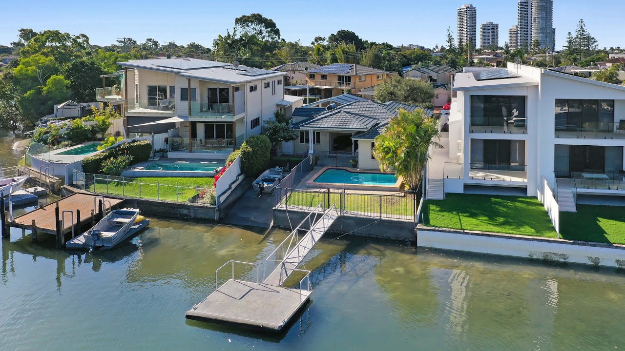 4 Vaggelas Crescent, Biggera Waters Qld
