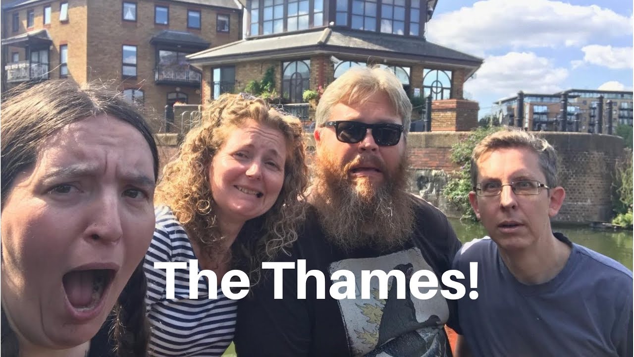 Narrowboat on the tidal Thames - Limehouse to Teddington